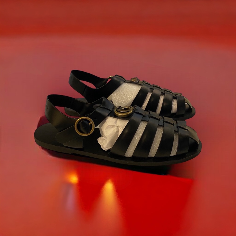 (NEW) authentic Gucci Rubber buckle strap sandals (black) tiger